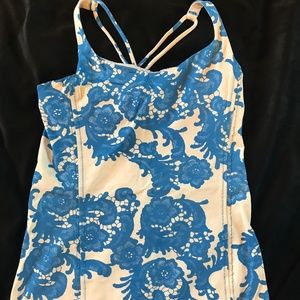 Lululemon Workout Top, size 6